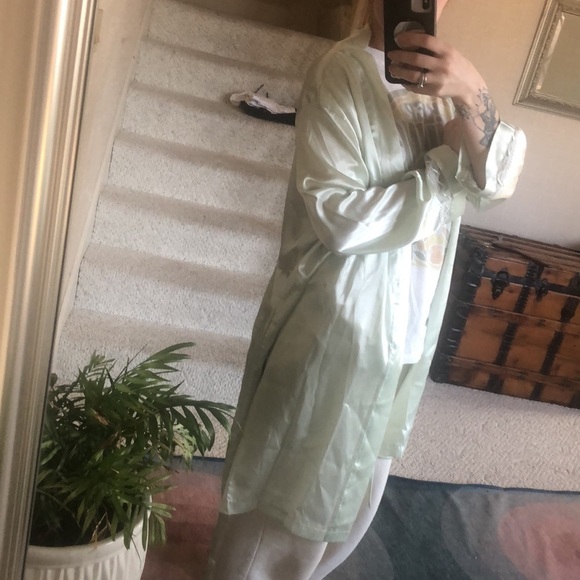 Morgan Taylor Intimates Green Satin Glamour Robe - Picture 11 of 11